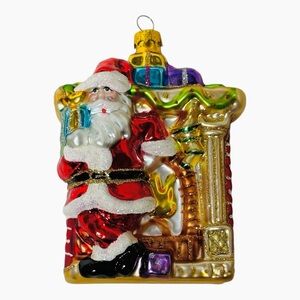 NWOT Macy's Holiday Lane Santa Coming Down The Chimney Ornament